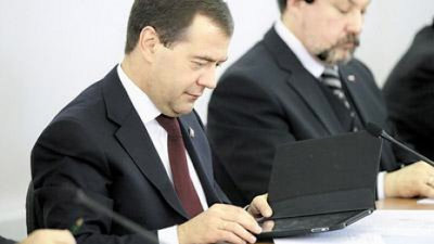 Rysslands president Dmitrij Medvedev gillar iPad.jpg