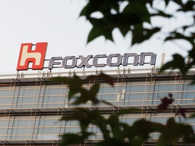 22149-26447-21703-25251-foxconn-top-l-l.jpg